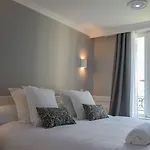 Au 30 Centre Grand Palais Aparthotel 4*