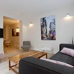 Au 30 Centre Grand Palais Aparthotel 4*