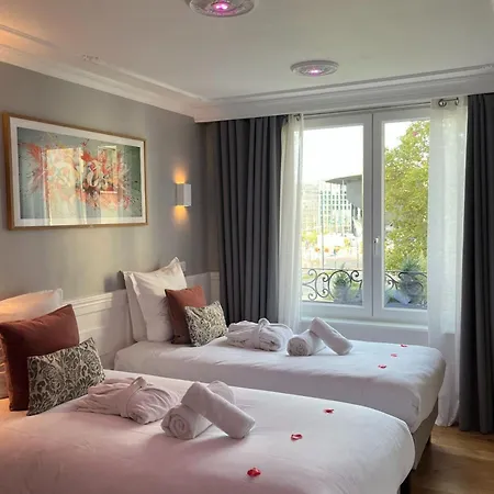 Au 30 Centre Grand Palais 4*