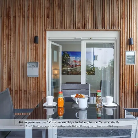 Au 30 Centre Grand Palais 4*