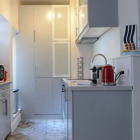 Au 30 Centre Grand Palais 4* ليل