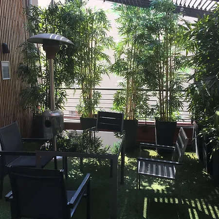 Au 30 Centre Grand Palais 4*