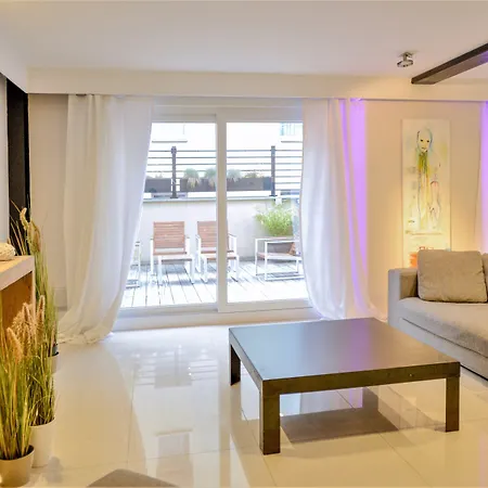 Au 30 Centre Grand Palais Aparthotel 4*
