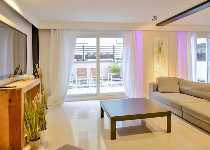 Au 30 Centre Grand Palais Aparthotel 4*