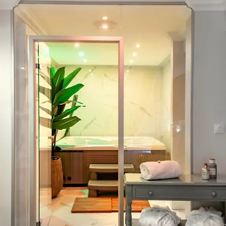 Apartmanhotel Au 30 Centre Grand Palais 4*