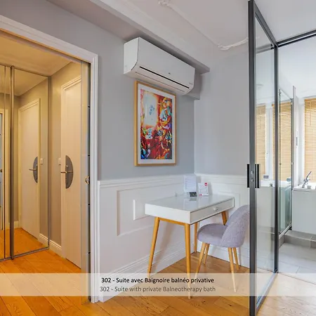 Hotel apartamentowy Au 30 Centre Grand Palais 4*