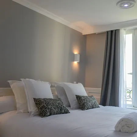 Au 30 Centre Grand Palais Hotel apartamentowy 4*